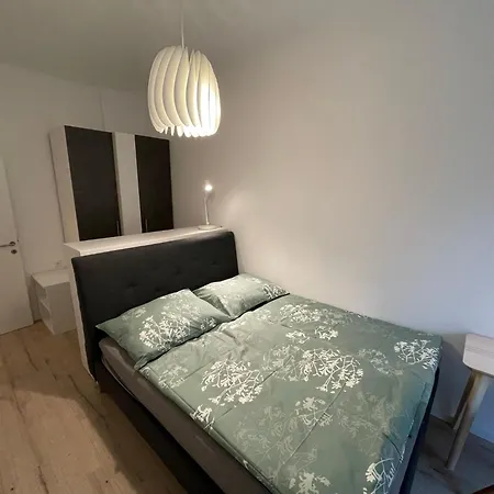 Messe Amelie Γκρατς