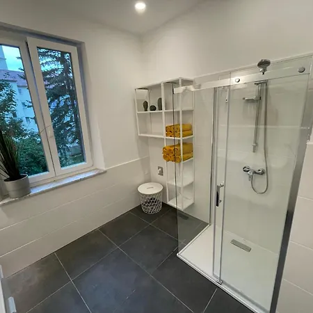 Messe Amelie Γκρατς